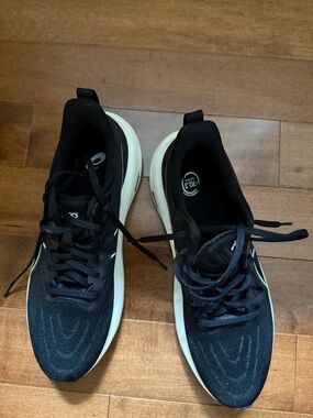 NEW Women’s ASICS GT-2000-13 Size 11 2A